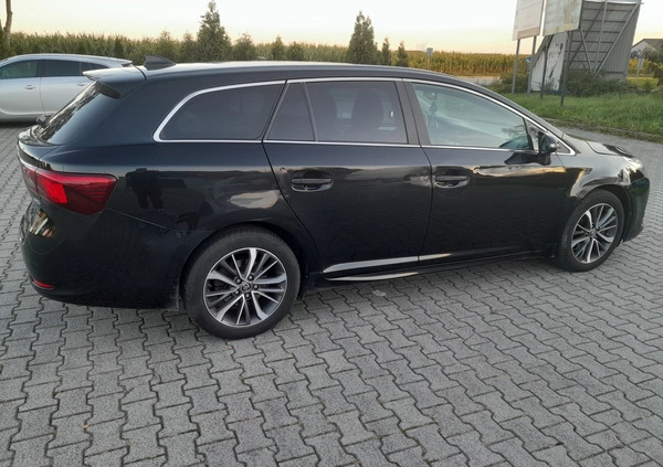 Toyota Avensis cena 49900 przebieg: 173526, rok produkcji 2017 z Odolanów małe 29